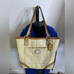 ◾️Vintage Coach Embossed Peyton Patent Leather Cream Tote Bag